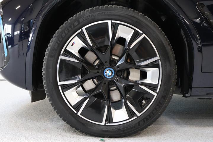 Blå BMW iX3 fra 2022
