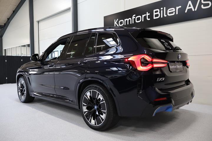 Blå BMW iX3 fra 2022