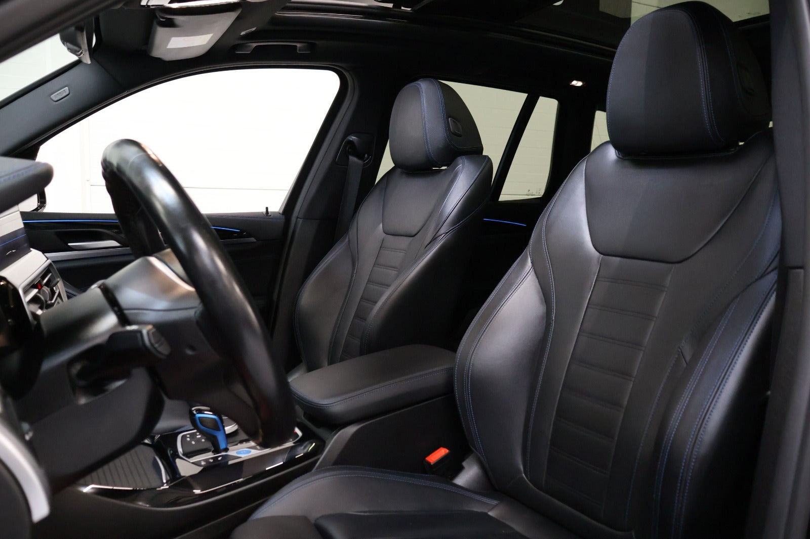 Blå BMW iX3 fra 2022