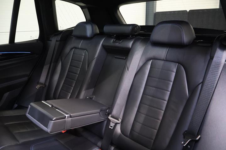 Blå BMW iX3 fra 2022