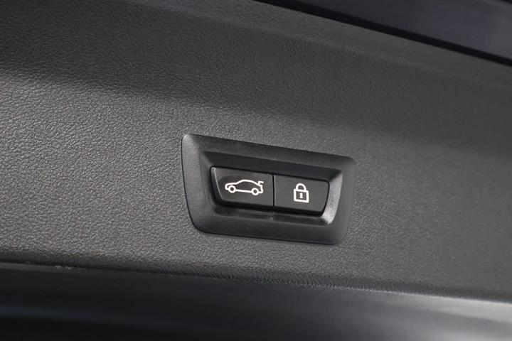 Blå BMW iX3 fra 2022