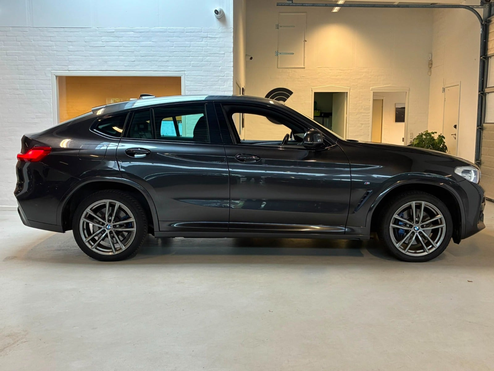 Grå BMW X4 fra 2019