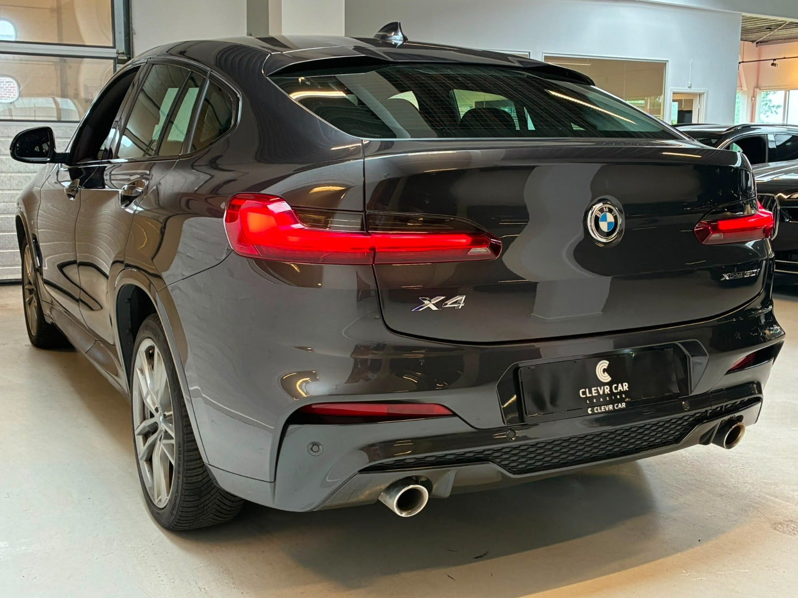Grå BMW X4 fra 2019