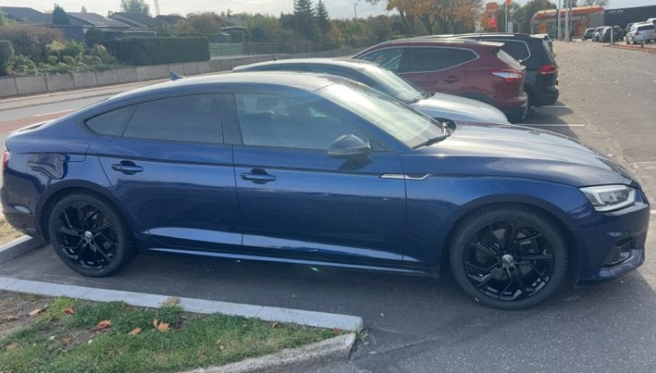 Blå Audi A5 fra 2019
