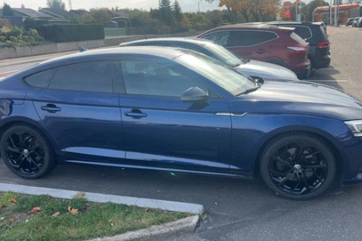 Blå Audi A5 fra 2019