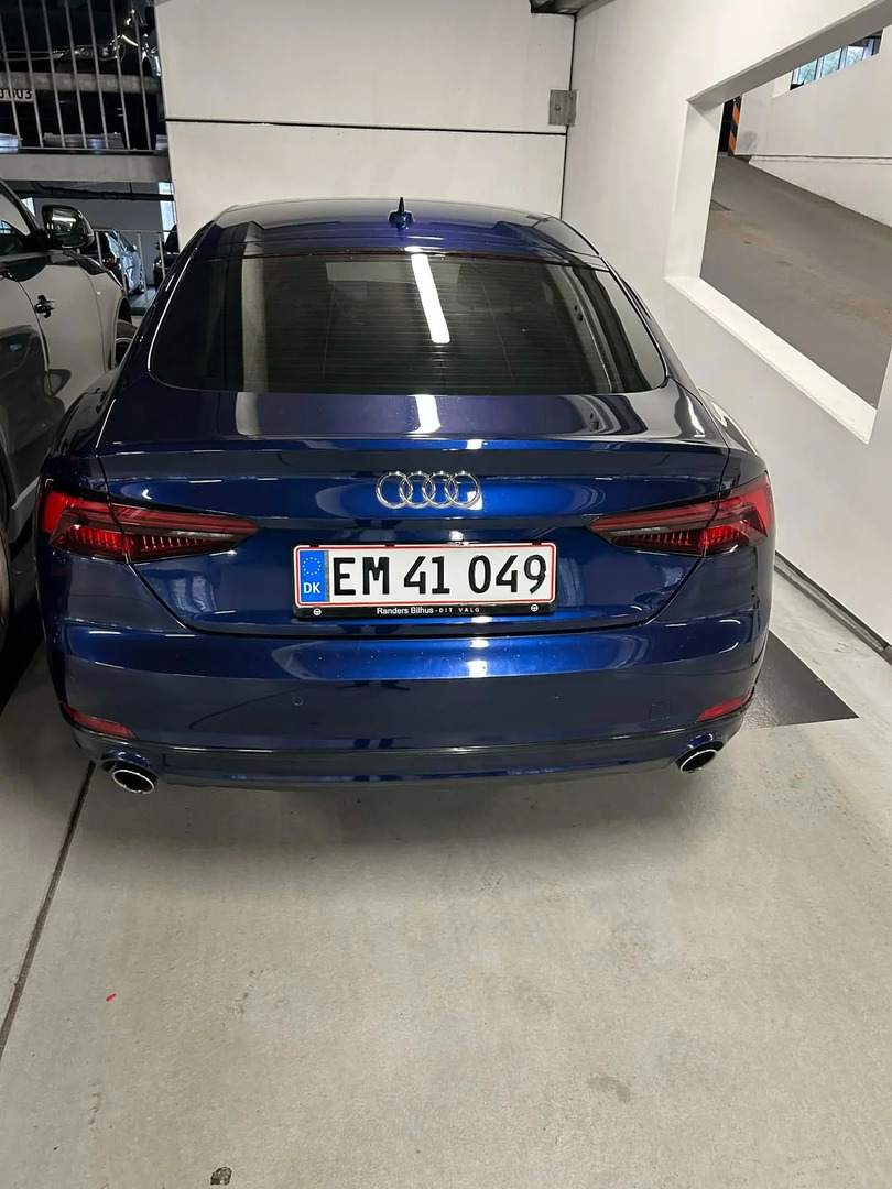 Blå Audi A5 fra 2019