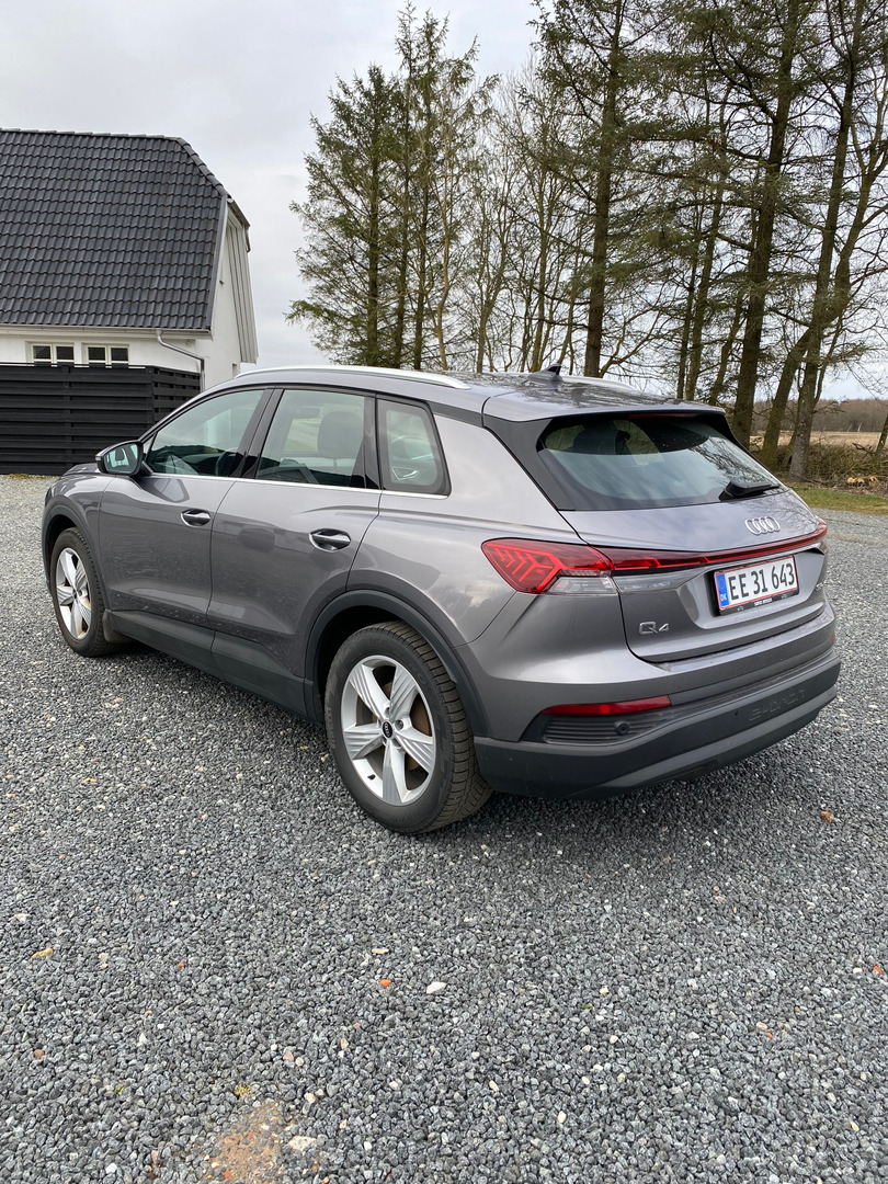 Grå Audi Q4 e-tron fra 2021