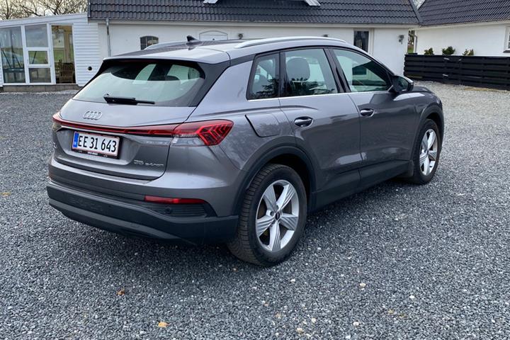 Grå Audi Q4 e-tron fra 2021