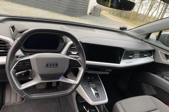 Grå Audi Q4 e-tron fra 2021