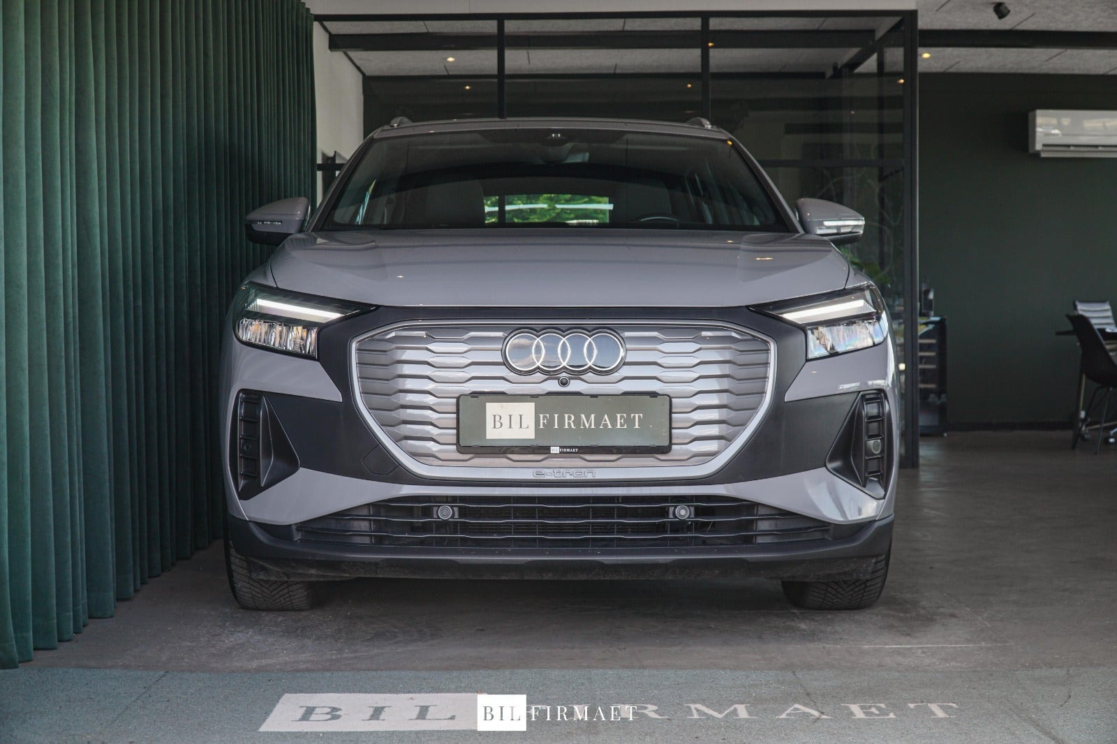 Grå Audi Q4 e-tron fra 2022