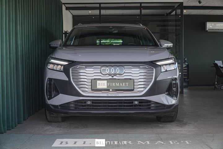 Grå Audi Q4 e-tron fra 2022