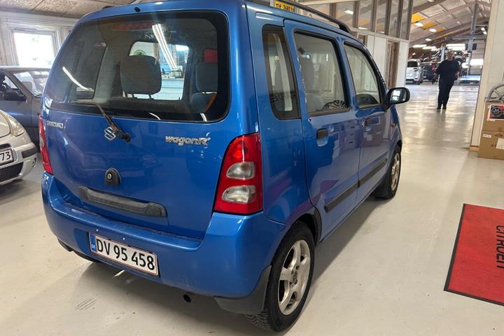 Blå Suzuki Wagon R+ fra 2000
