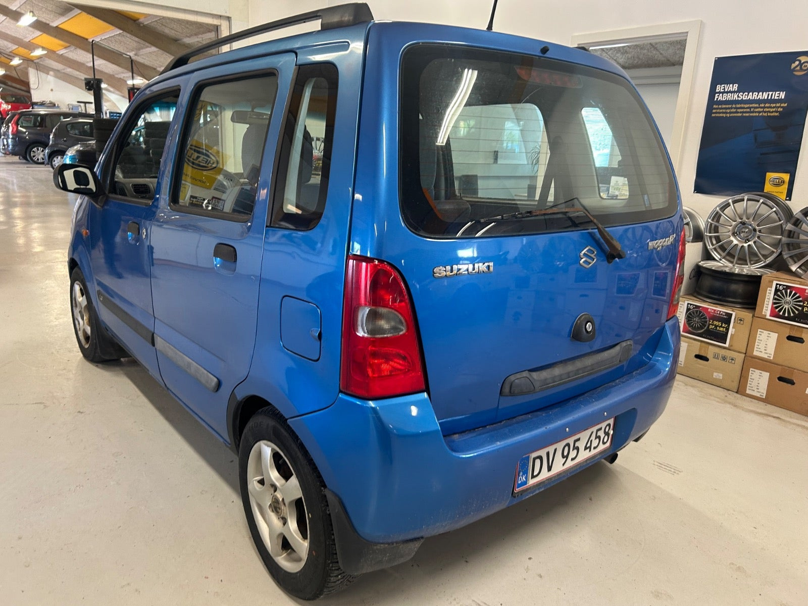 Blå Suzuki Wagon R+ fra 2000