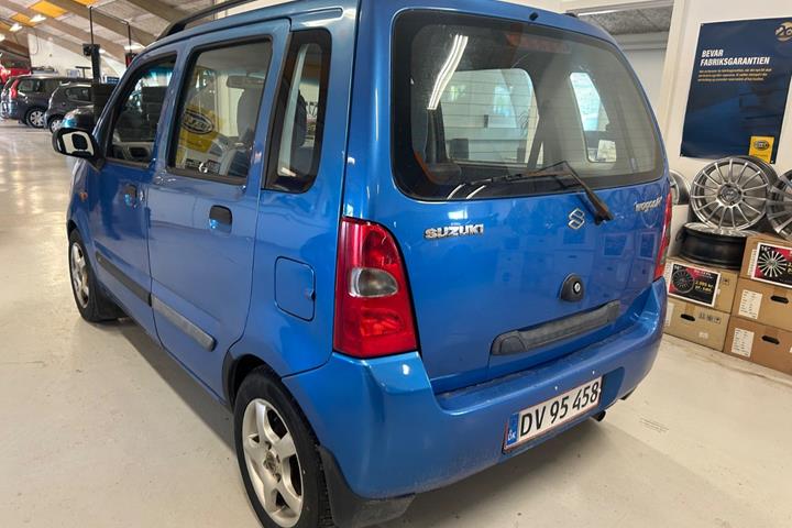 Blå Suzuki Wagon R+ fra 2000