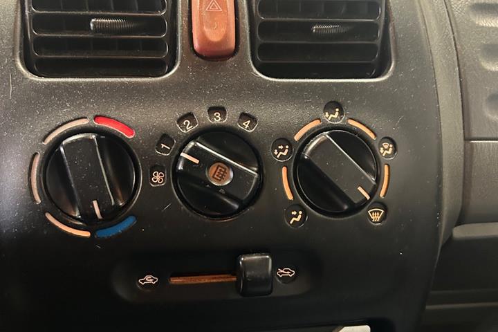 Blå Suzuki Wagon R+ fra 2000
