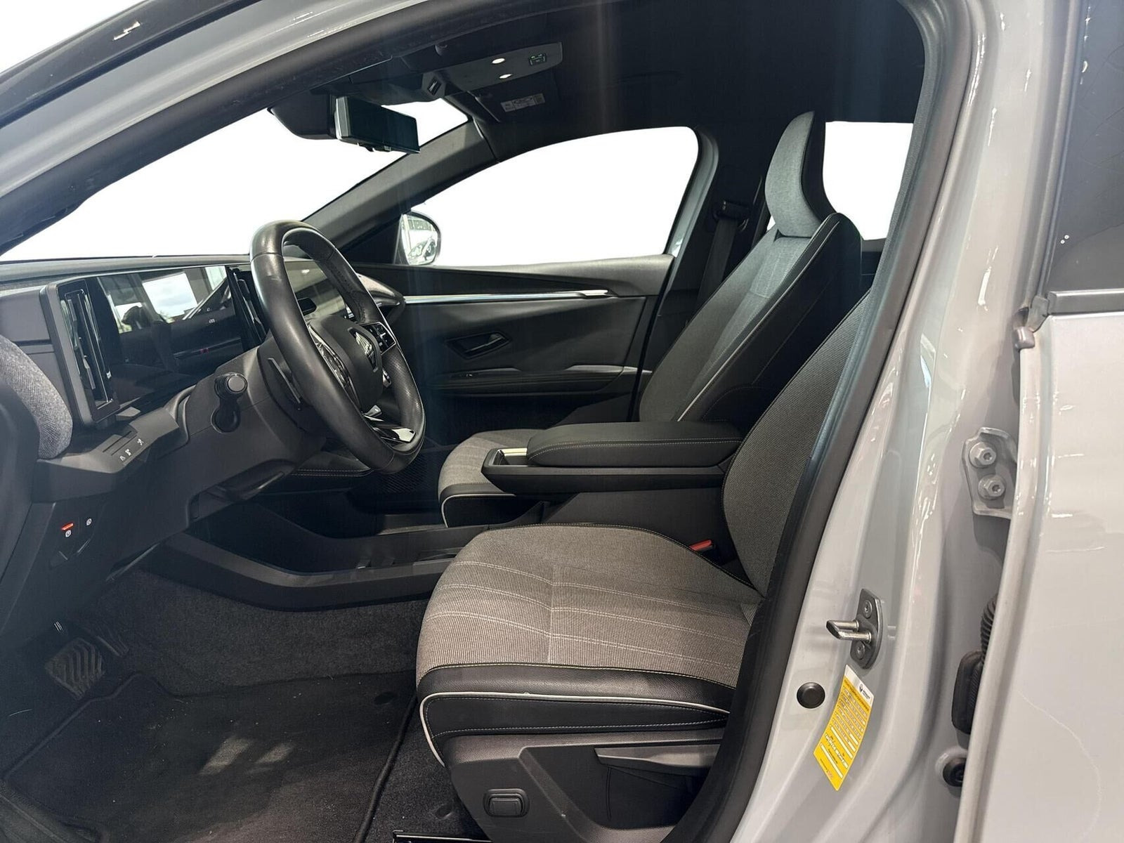 Grå Renault Megane E-Tech fra 2023