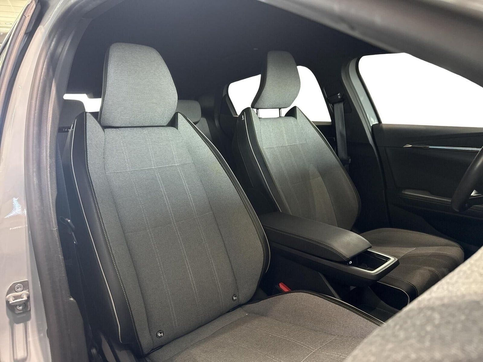 Grå Renault Megane E-Tech fra 2023