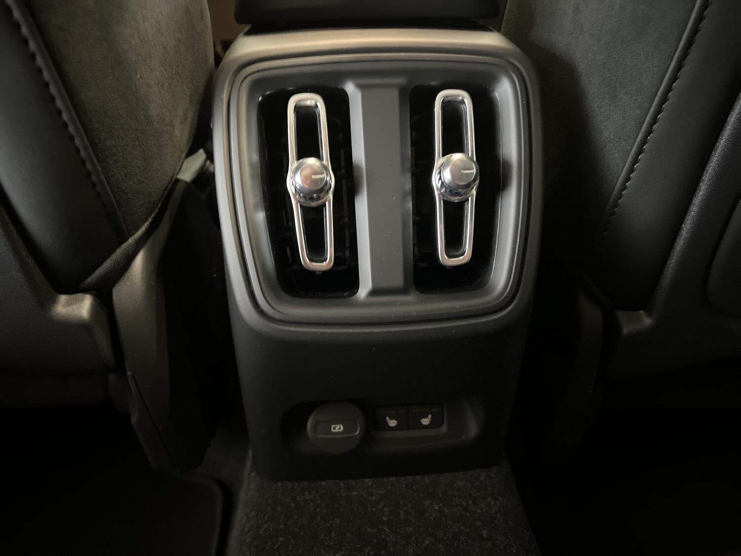 Blå Volvo EX40 fra 2026