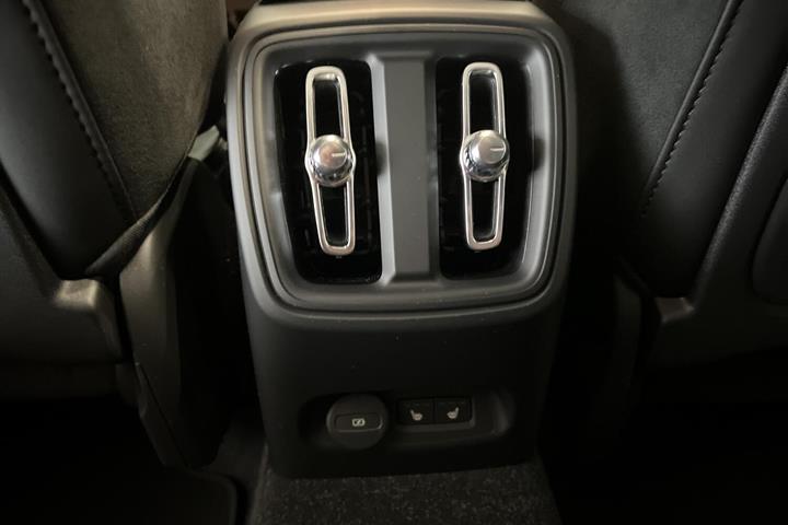 Blå Volvo EX40 fra 2026