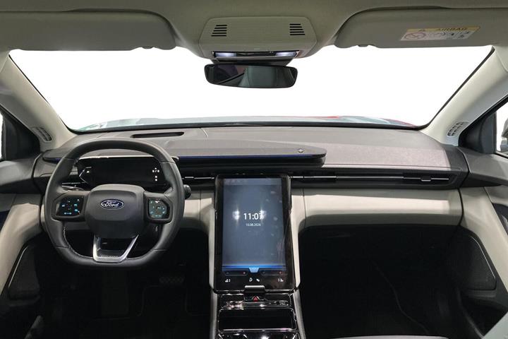 Blå Ford Explorer fra 2025