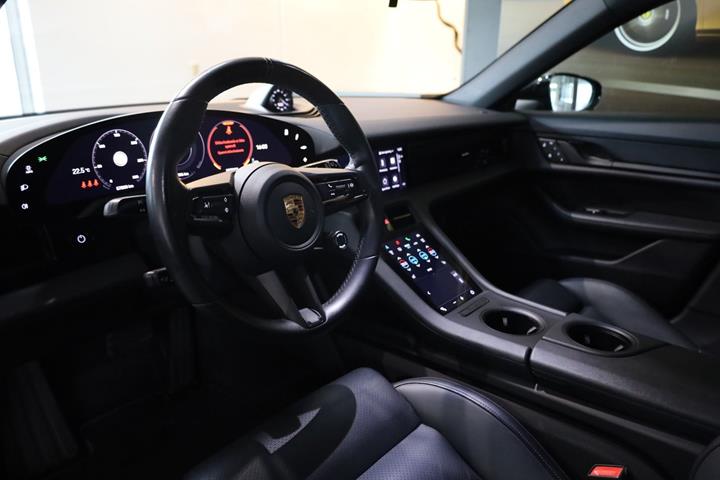 Sort Porsche Taycan fra 2022