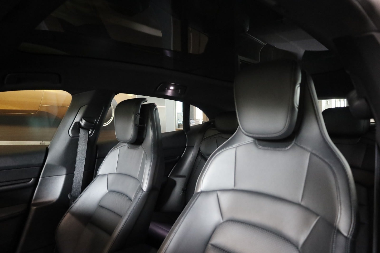 Sort Porsche Taycan fra 2022