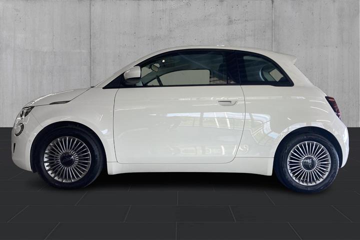 Hvid Fiat 500e fra 2023