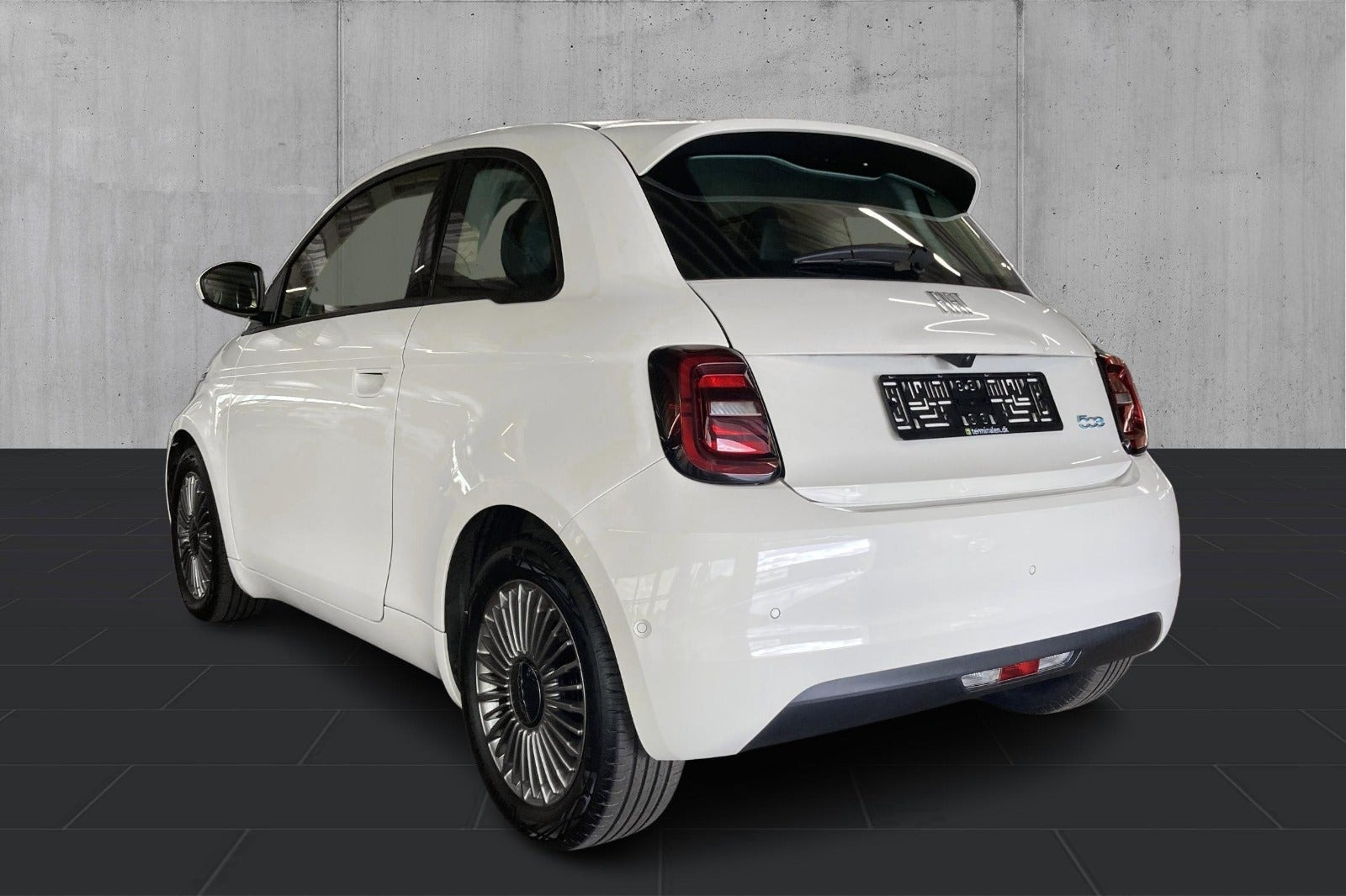 Hvid Fiat 500e fra 2023