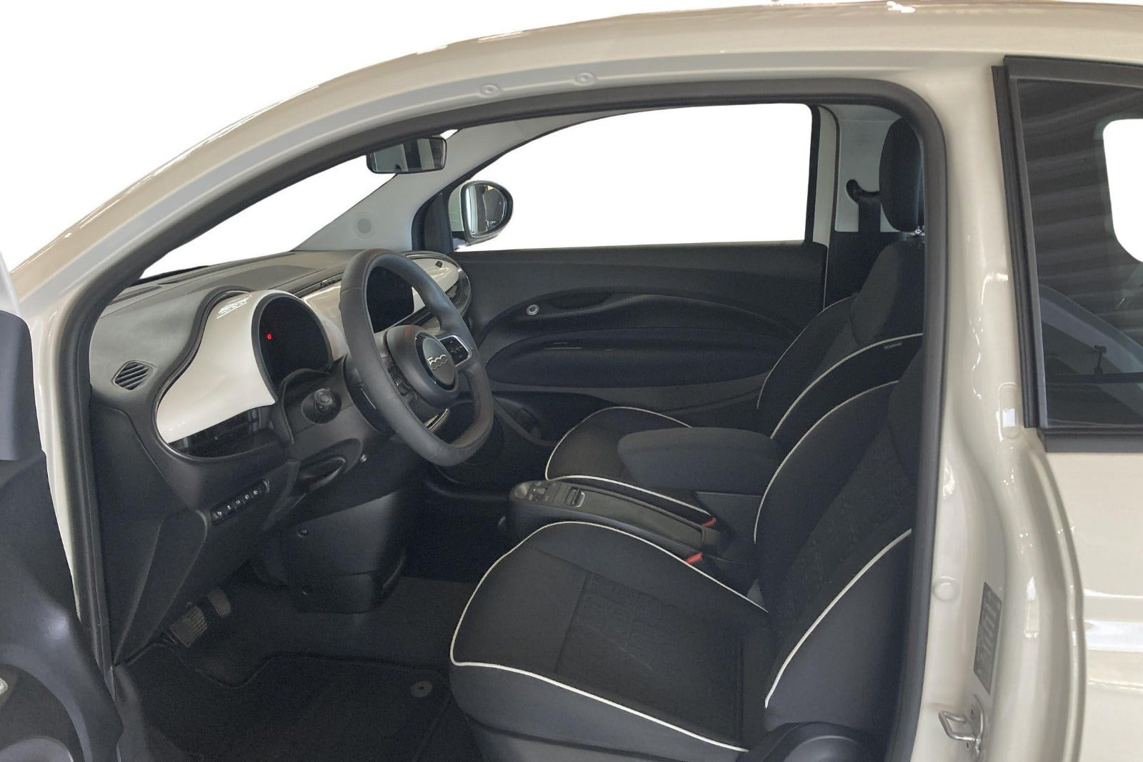 Hvid Fiat 500e fra 2023