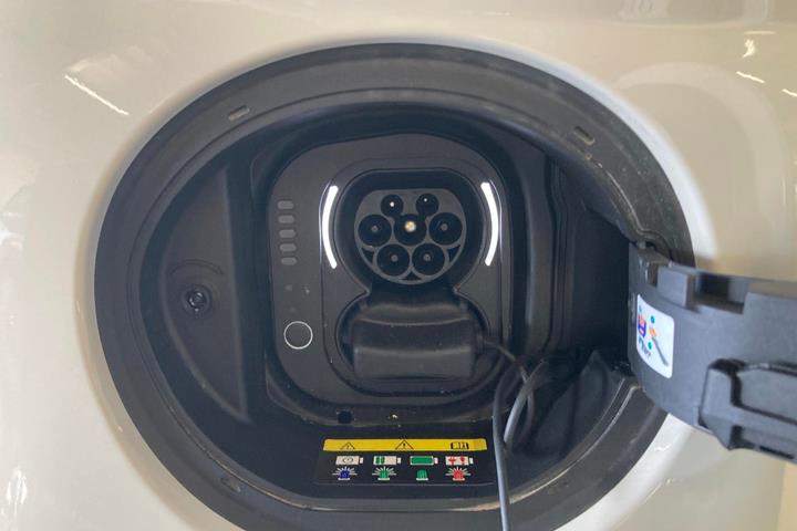 Hvid Fiat 500e fra 2023