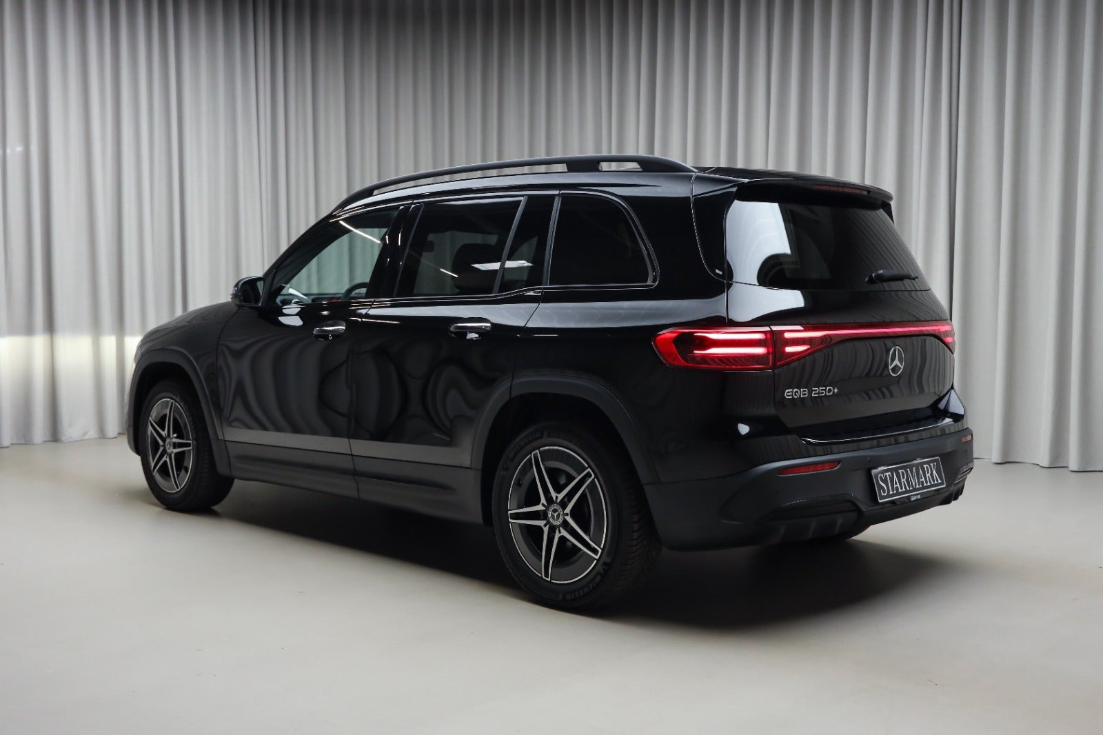 Sort Mercedes EQB250+ fra 2026