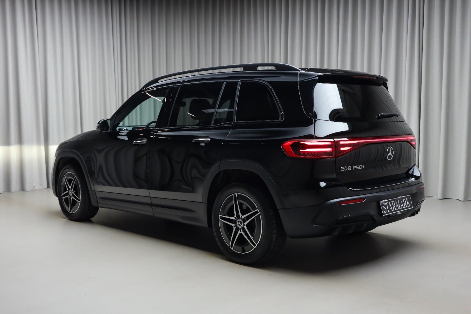 Sort Mercedes EQB250+ fra 2026