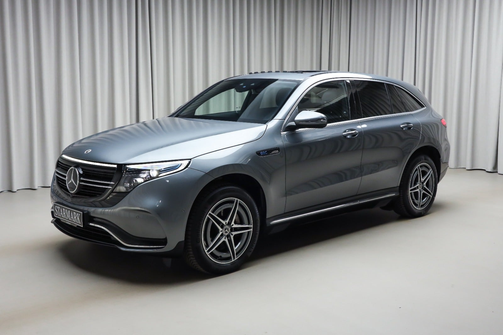 Grå Mercedes EQC400 fra 2023