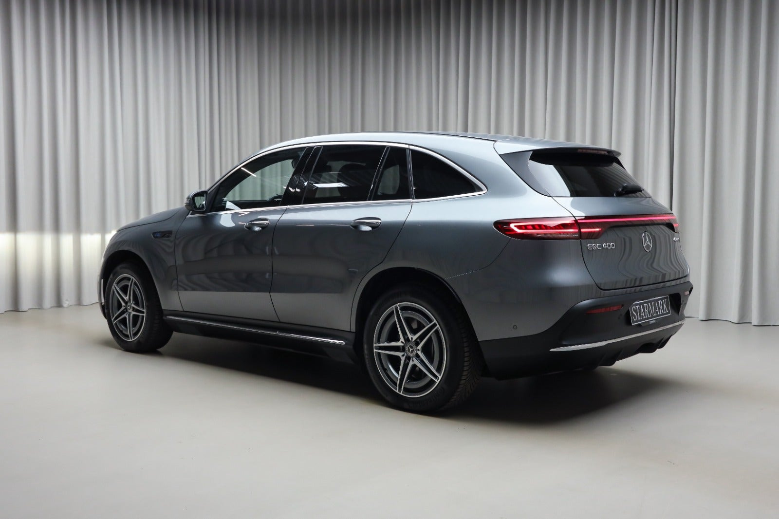 Grå Mercedes EQC400 fra 2023