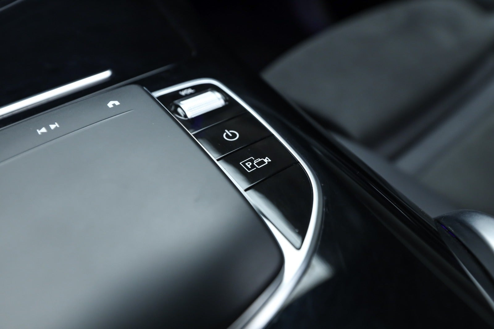 Grå Mercedes EQC400 fra 2023