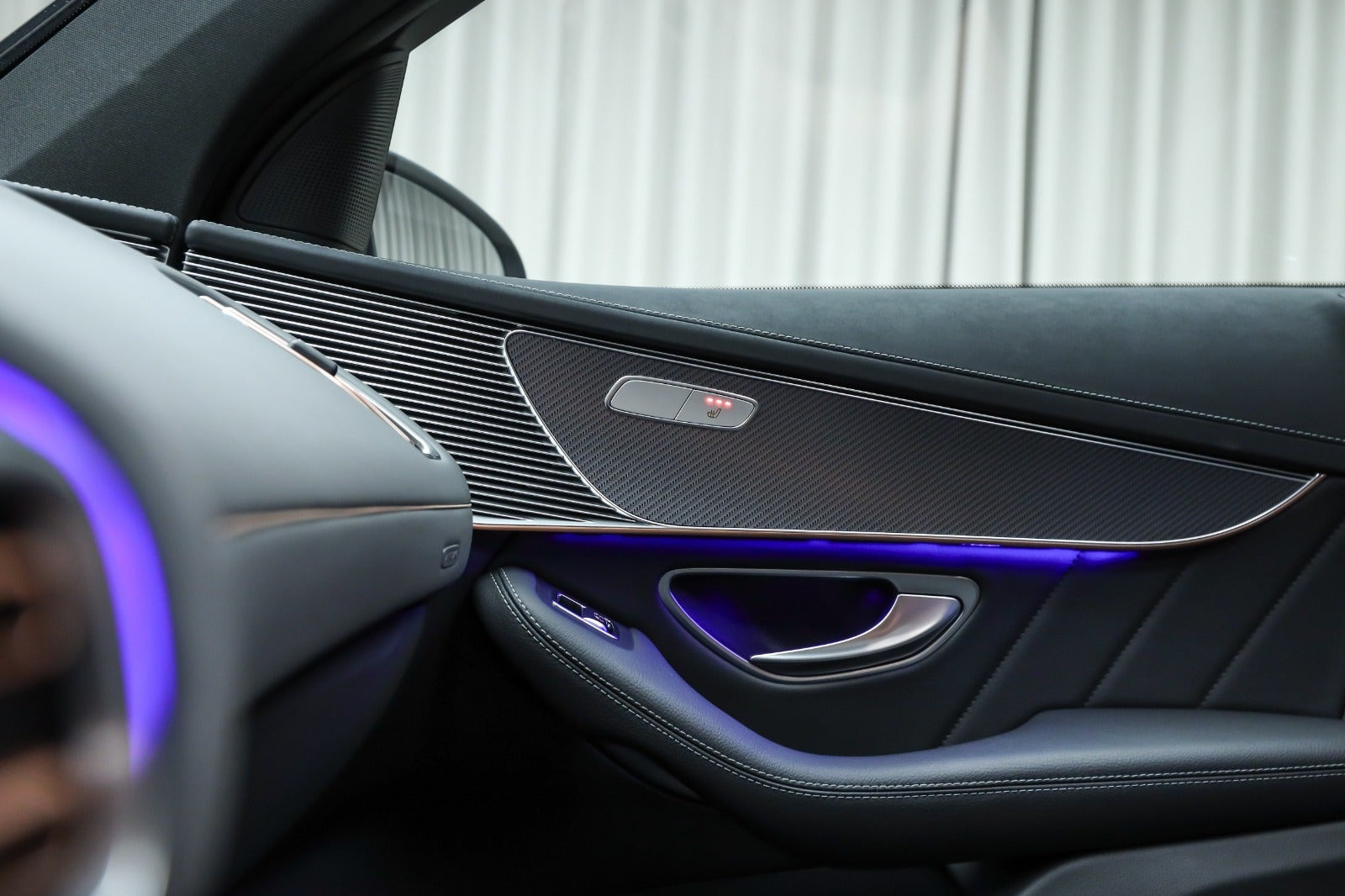 Grå Mercedes EQC400 fra 2023
