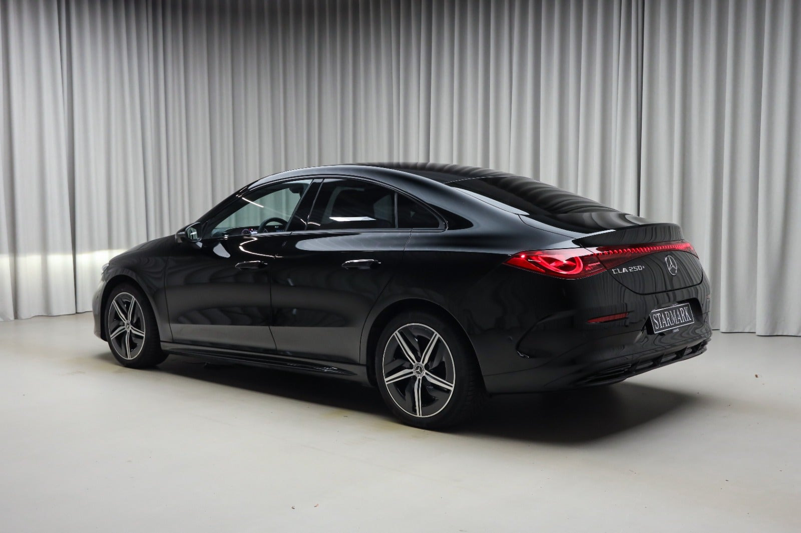 Sort Mercedes CLA250+ fra 2025