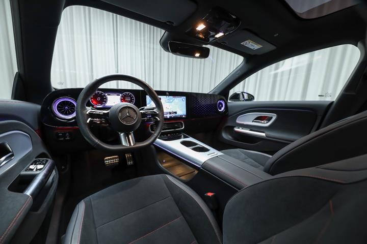 Sort Mercedes CLA250+ fra 2025