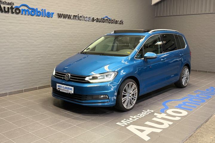 Blå VW Touran fra 2019