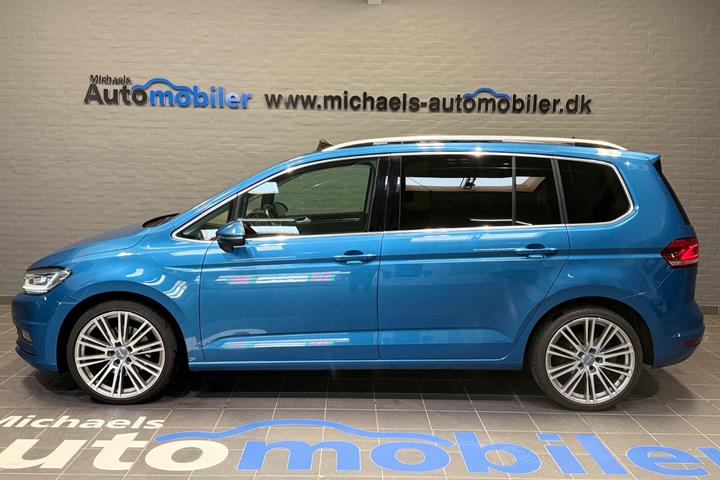 Blå VW Touran fra 2019