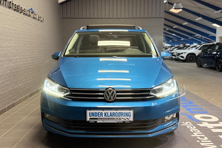 Blå VW Touran fra 2019