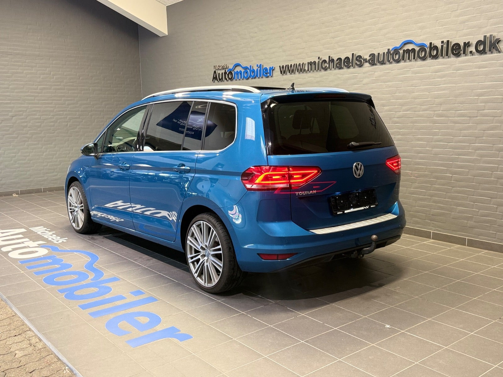 Blå VW Touran fra 2019
