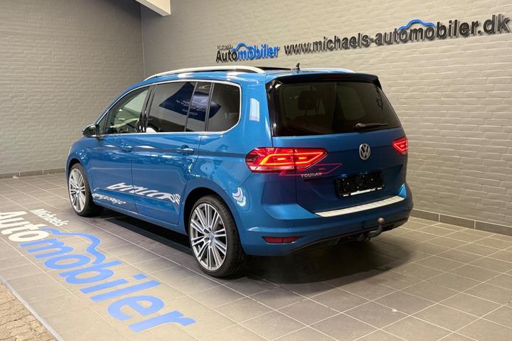 Blå VW Touran fra 2019