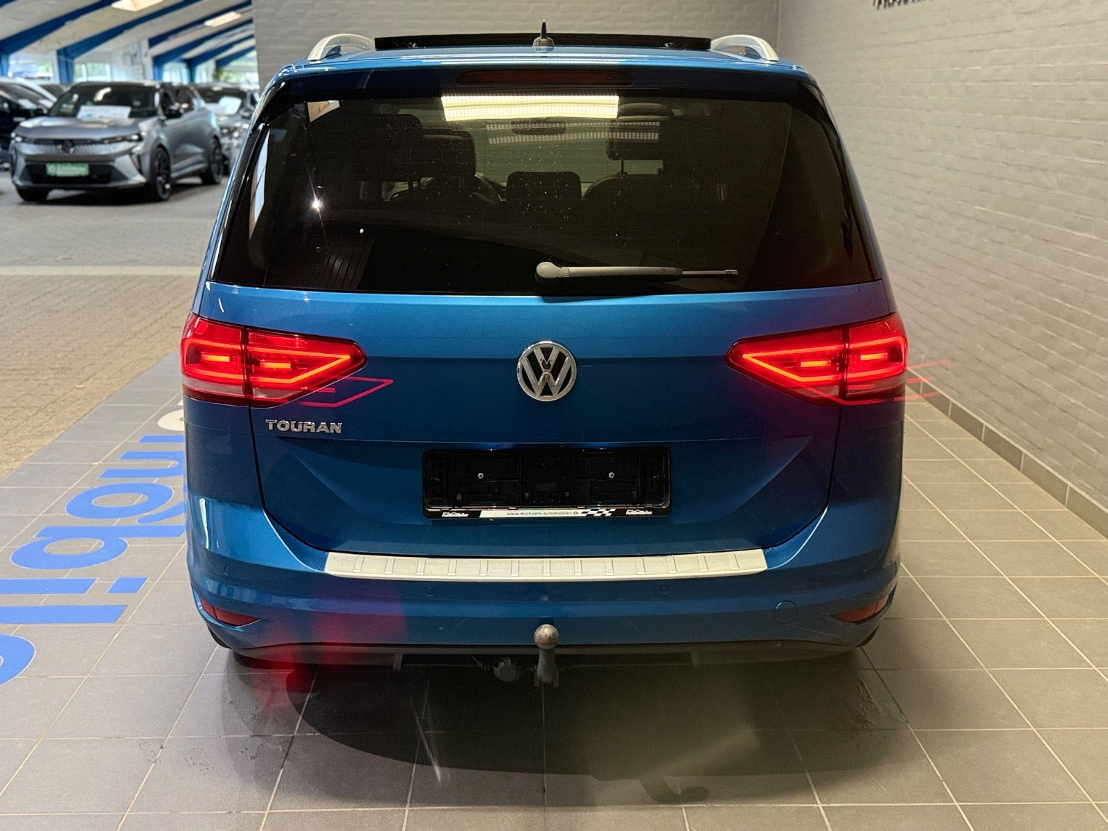 Blå VW Touran fra 2019