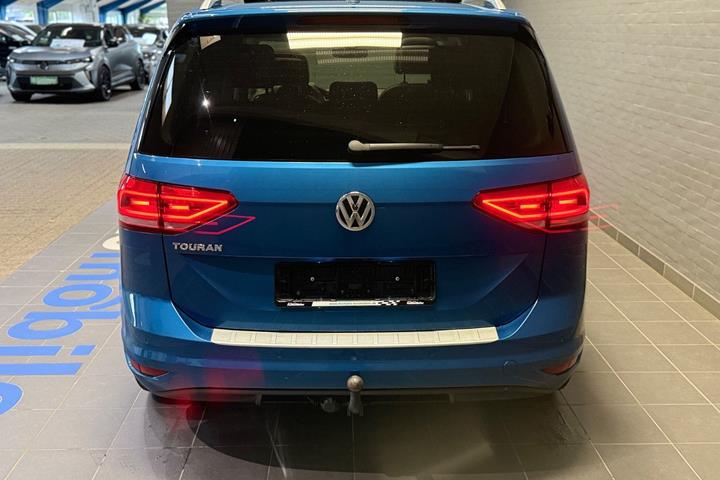 Blå VW Touran fra 2019