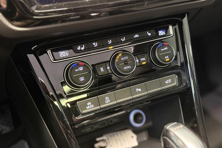 Blå VW Touran fra 2019