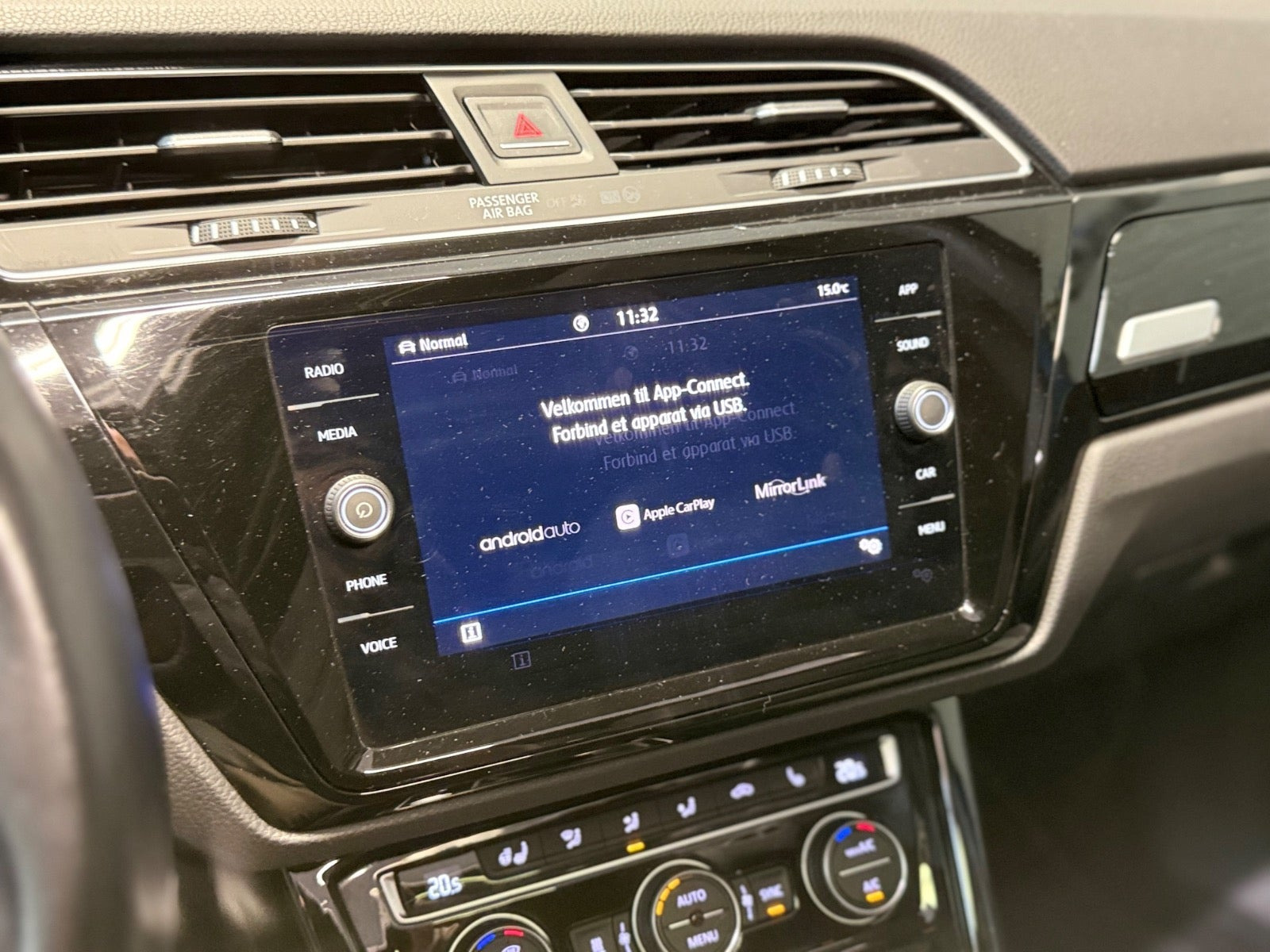 Blå VW Touran fra 2019