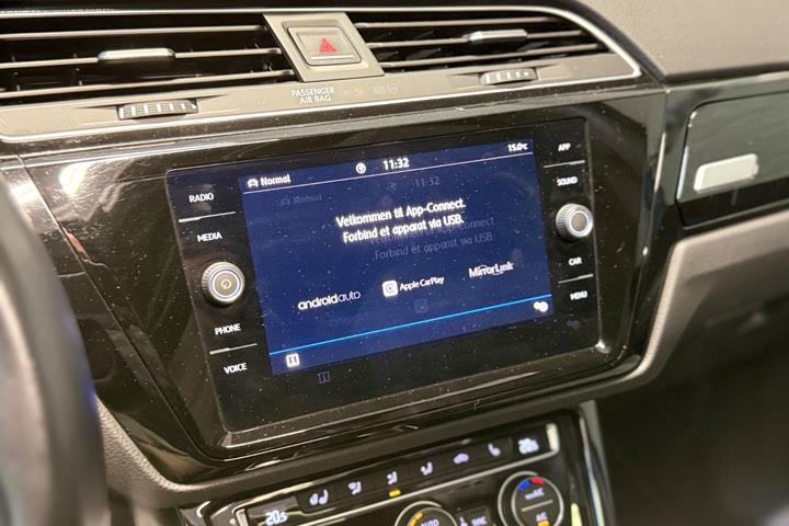 Blå VW Touran fra 2019
