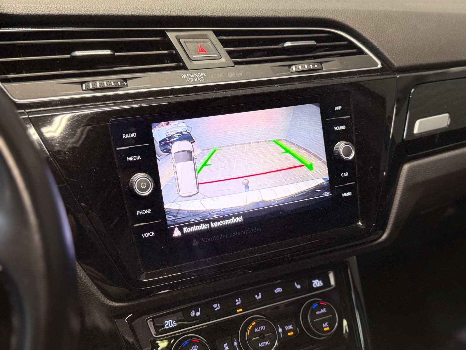 Blå VW Touran fra 2019
