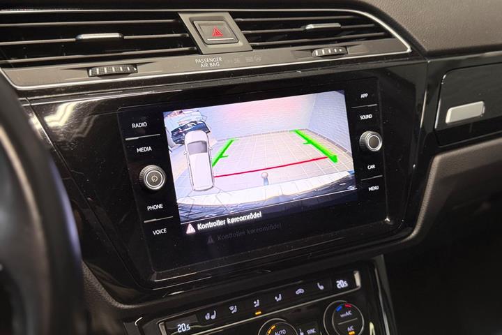 Blå VW Touran fra 2019
